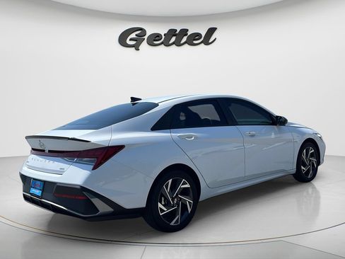 Used 2025 Hyundai Elantra SEL FWD image 5
