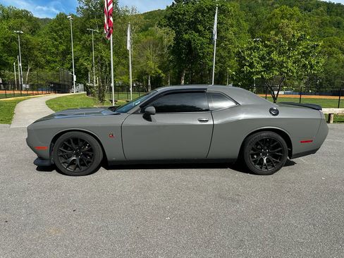 Used 2019 Dodge Challenger R/T Scat Pack w/ Driver Convenience Group RWD image 7