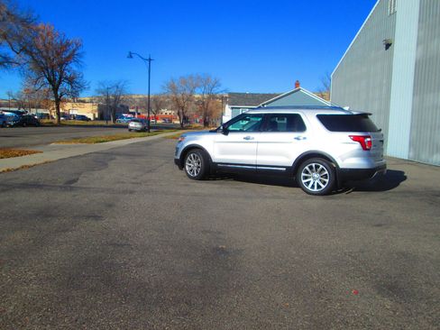 Used 2016 Ford Explorer Limited w/ Equipment Group 301A image 5