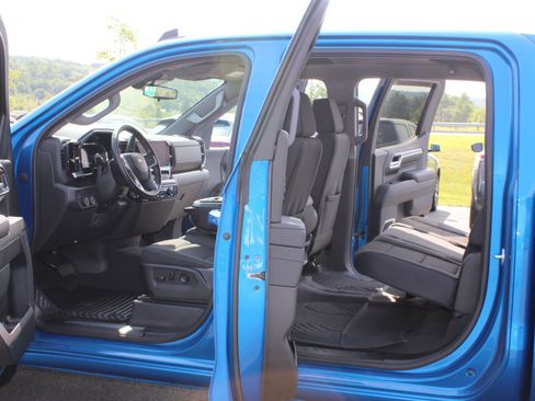 Used 2023 Chevrolet Silverado 1500 LT w/ Z71 Off-Road Package AWD/4WD image 15
