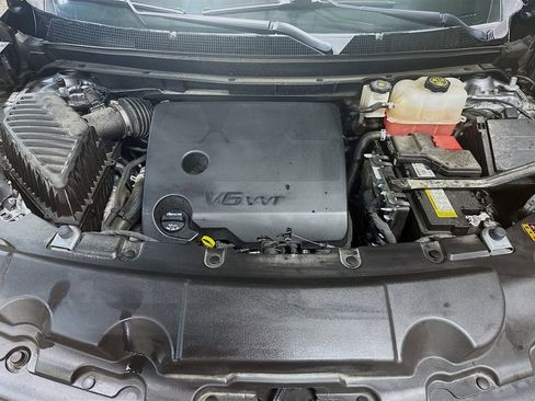 Used 2023 Chevrolet Traverse LT image 28