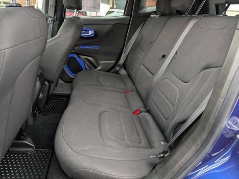 Used 2018 Jeep Renegade Latitude w/ UConnect 8.4 Nav Group image 12