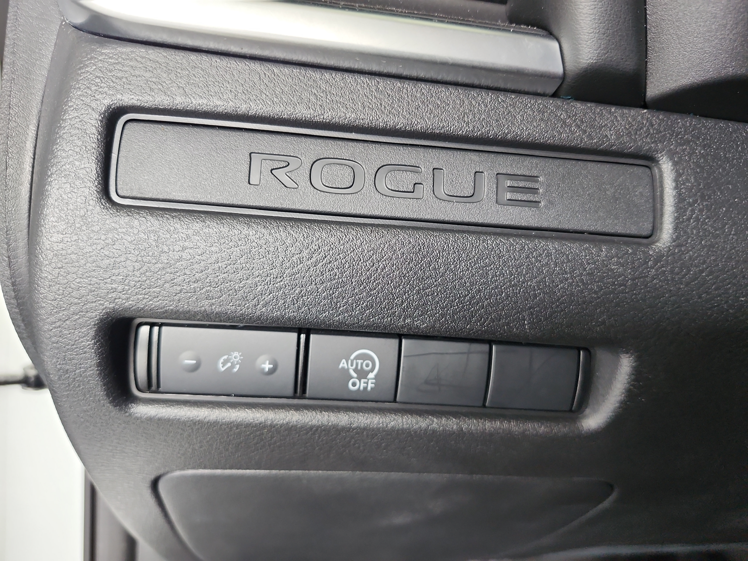 Used 2024 Nissan Rogue S FWD image 10