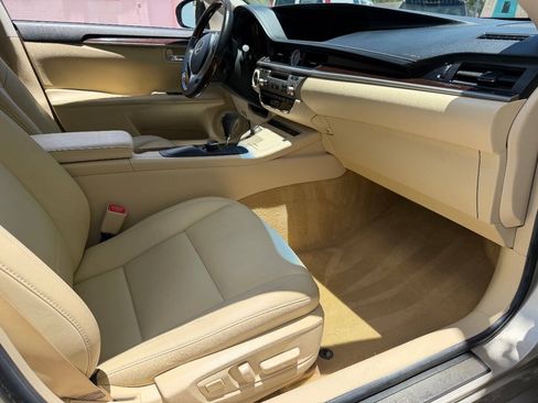 Used 2013 Lexus ES 350 w/ Premium Pkg FWD image 14