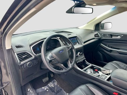 Used 2020 Ford Edge Titanium w/ Equipment Group 301A AWD/4WD image 9