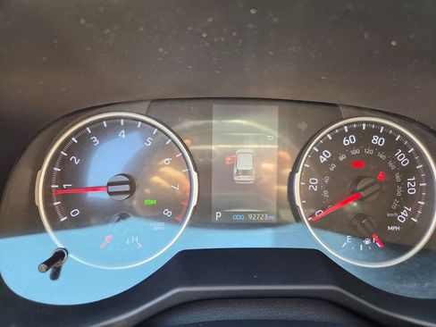 Used 2021 Toyota RAV4 LE AWD/4WD image 14
