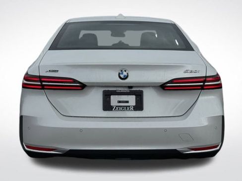 New 2026 BMW 530i xDrive w/ Premium Package image 7
