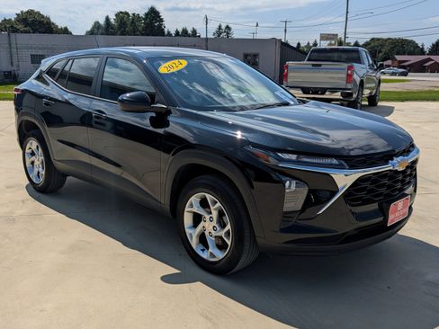 Used 2024 Chevrolet Trax LS w/ LS Convenience Package FWD image 6