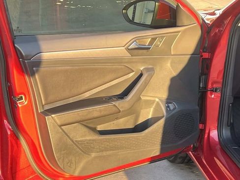 Certified 2023 Volkswagen Jetta SE image 10