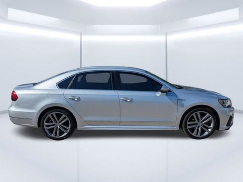 Used 2017 Volkswagen Passat 1.8T R-Line FWD image 3