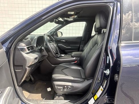 Used 2021 Toyota Highlander XSE FWD image 3