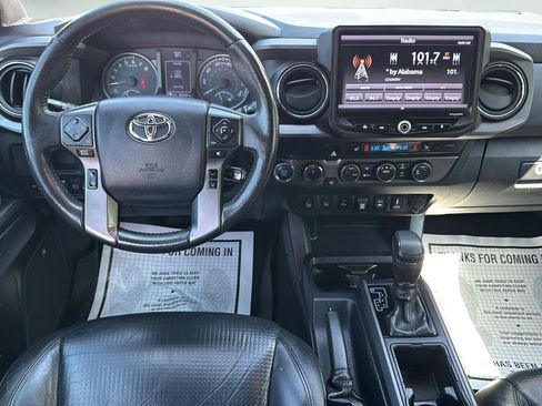 Used 2019 Toyota Tacoma TRD Off-Road AWD/4WD image 10