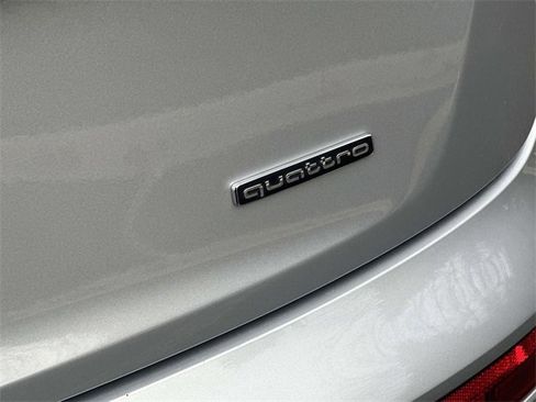 Used 2023 Audi Q5 2.0T Premium w/ Convenience Package image 13