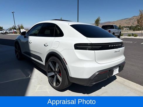 Certified 2025 Porsche Macan 4S Electric AWD/4WD image 4