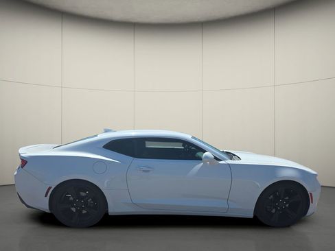 Used 2018 Chevrolet Camaro LT w/ RS Package image 10