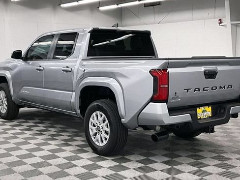 Used 2025 Toyota Tacoma SR5 AWD/4WD image 3