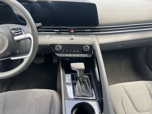 Used 2024 Hyundai Elantra Blue image 11