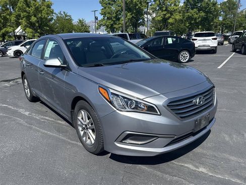 Used 2016 Hyundai Sonata SE w/ Winter Weather Package FWD image 2