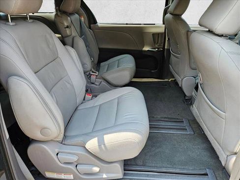 Used 2015 Toyota Sienna XLE FWD image 20