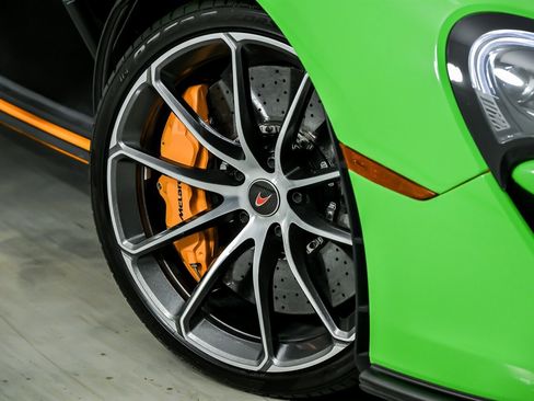 Used 2018 McLaren 570S Spider image 4