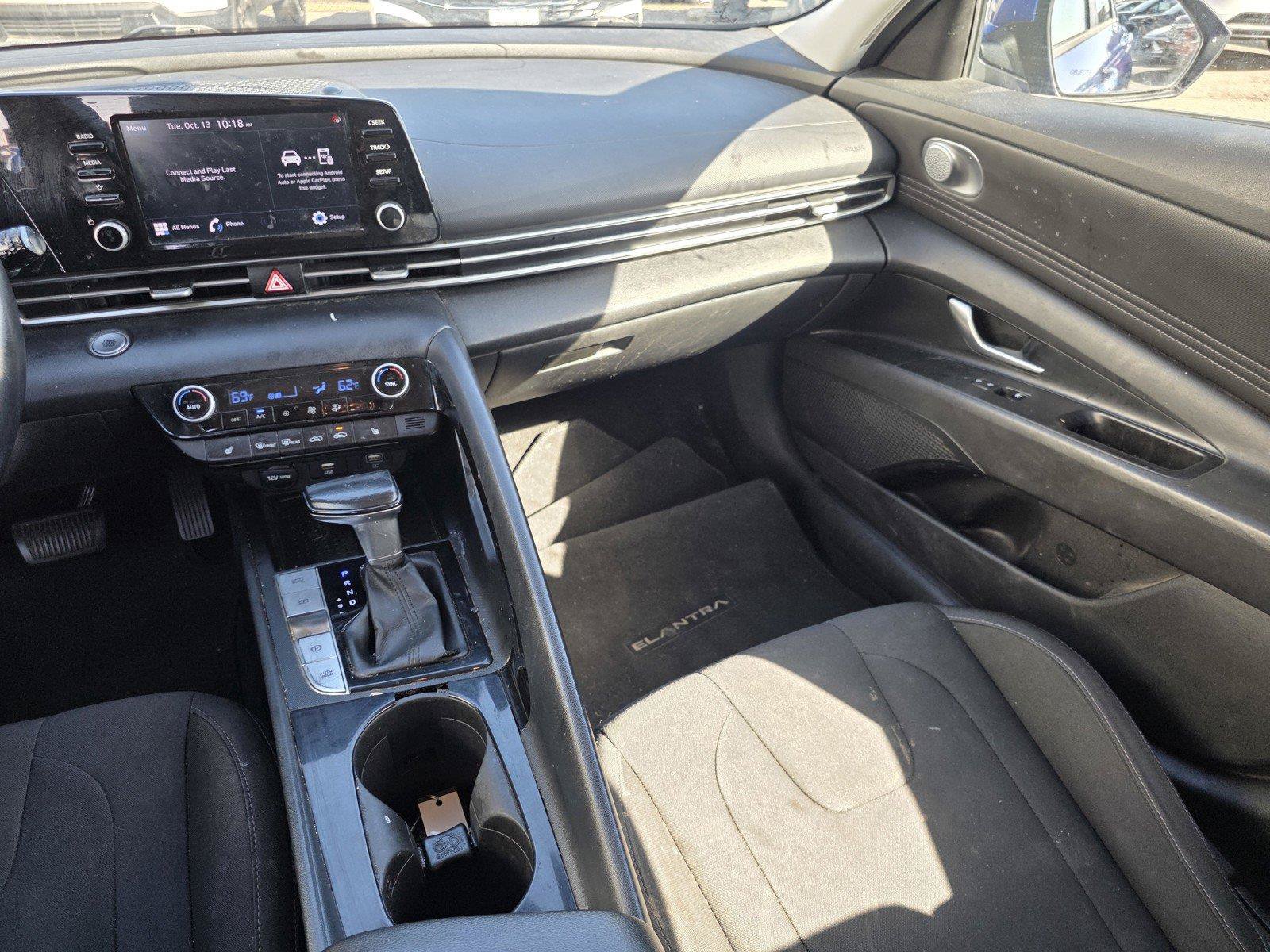 Used 2022 Hyundai Elantra SEL w/ Convenience Package FWD image 10