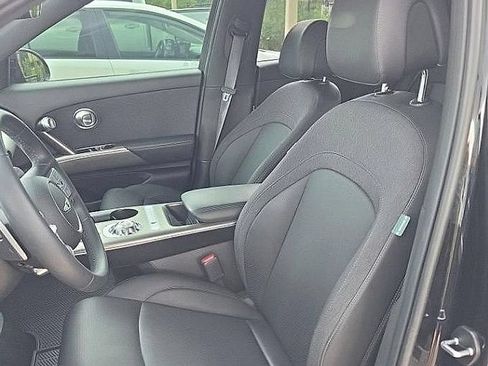 Used 2025 Genesis GV60 RWD image 5