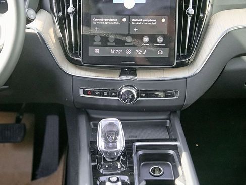 New 2026 Volvo XC60 B5 Plus w/ Climate Package image 28