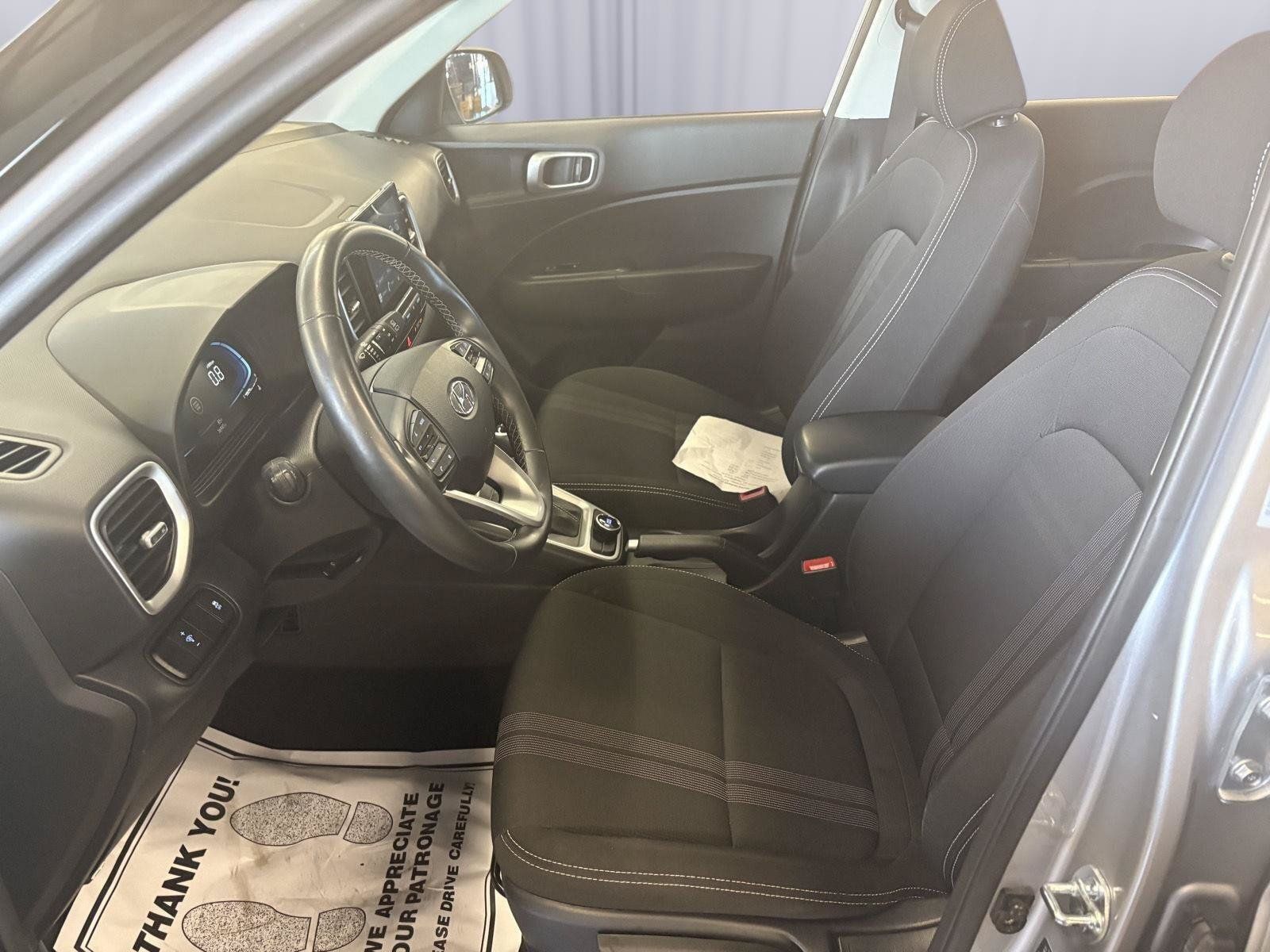 Used 2025 Hyundai Venue SEL FWD image 22