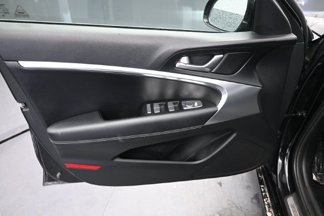 Used 2025 Genesis G70 2.5T AWD/4WD image 16