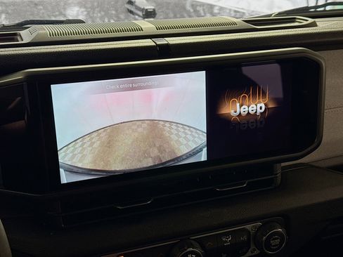 Used 2024 Jeep Wrangler Unlimited w/ Convenience Group image 2