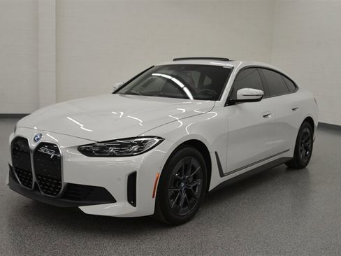 Used 2023 BMW i4 eDrive40 w/ Premium Package image 3