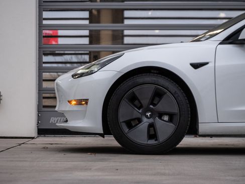 Used 2023 Tesla Model 3 Standard Range image 27