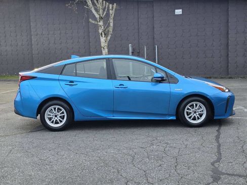 Used 2019 Toyota Prius LE image 4
