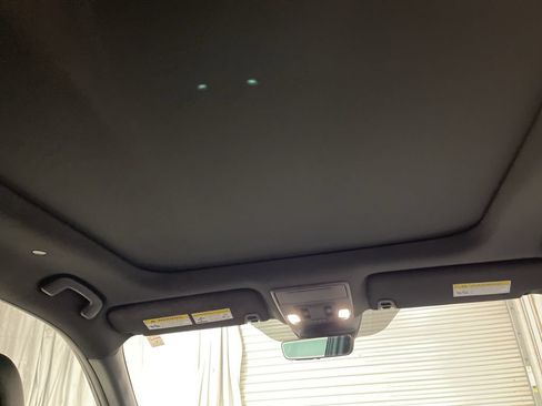 Used 2025 Honda Pilot TrailSport image 17