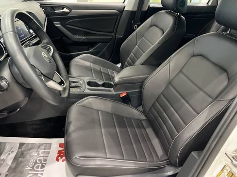 Used 2024 Volkswagen Jetta SE FWD image 8
