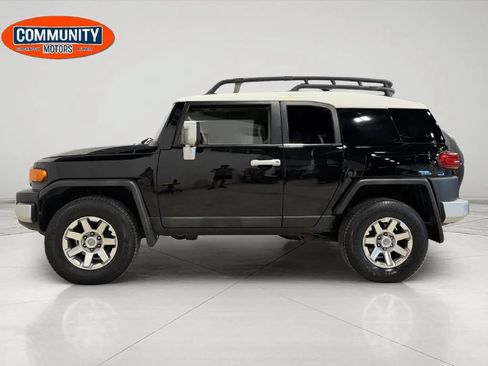 Used 2014 Toyota FJ Cruiser 4WD w/ Convenience Package image 3