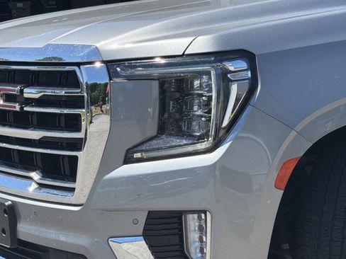 Used 2024 GMC Yukon XL SLT w/ SLT Premium Package AWD/4WD image 8