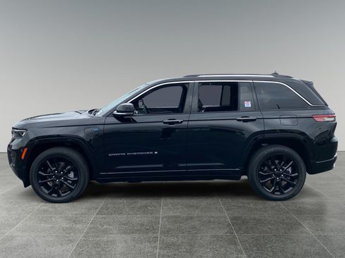 Used 2023 Jeep Grand Cherokee Overland w/ Luxury Tech Group IV AWD/4WD image 2