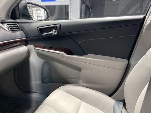 Used 2014 Toyota Camry XLE w/ Leather Package FWD image 18