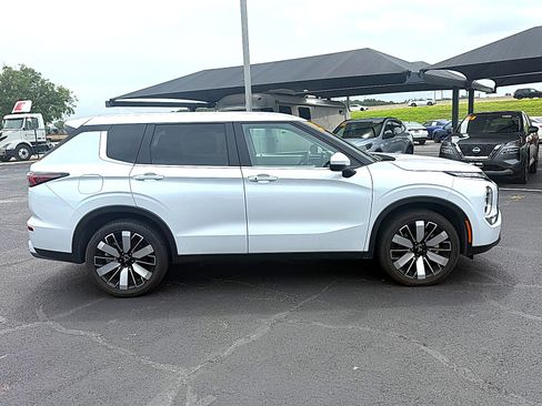 Used 2025 Mitsubishi Outlander SE FWD image 4