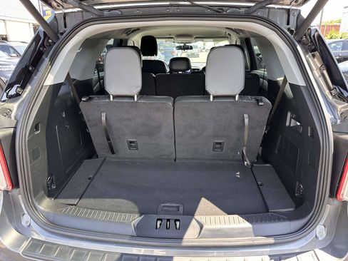 Used 2022 Ford Explorer XLT w/ Equipment Group 202A AWD/4WD image 8