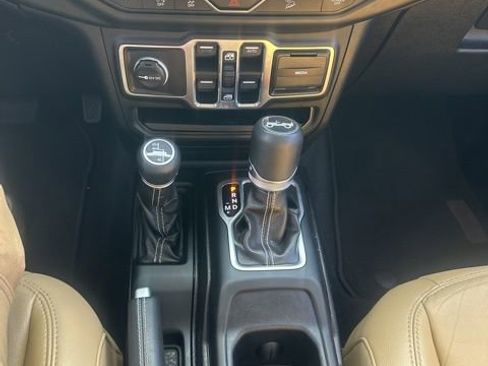 Used 2018 Jeep Wrangler Unlimited Sahara w/ Dual Top Group AWD/4WD image 29
