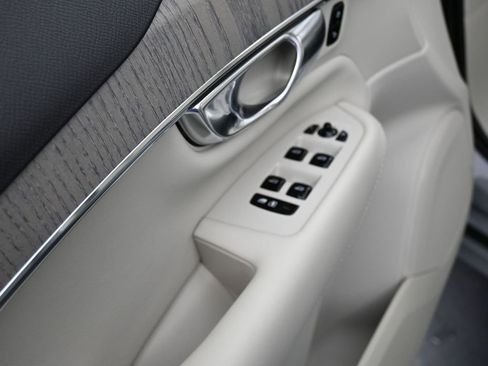 New 2025 Volvo XC90 T8 Plus w/ Protection Package Premier image 12