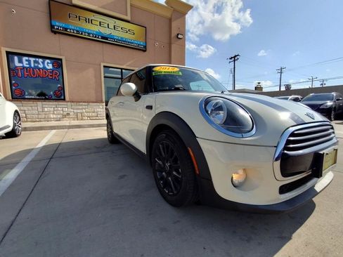 Used 2019 MINI Cooper 4-Door Hardtop FWD image 2