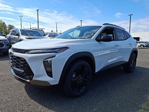 New 2025 Chevrolet Trax ACTIV w/ Sunroof Package image 2