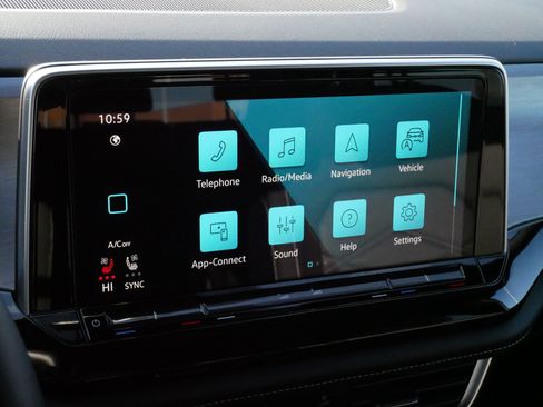 Certified 2025 Volkswagen Atlas Cross Sport SE w/ Panoramic Sunroof Package image 22