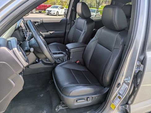 Used 2023 Toyota Tacoma TRD Off-Road w/ TRD Premium Off Road Package AWD/4WD image 7