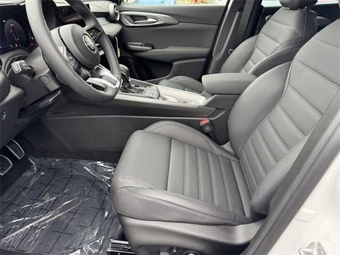 New 2025 Alfa Romeo Tonale w/ Premium Package image 13