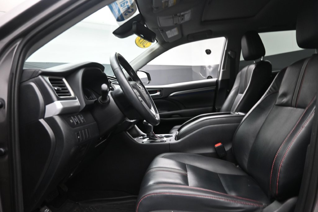 Used 2019 Toyota Highlander SE AWD/4WD image 19