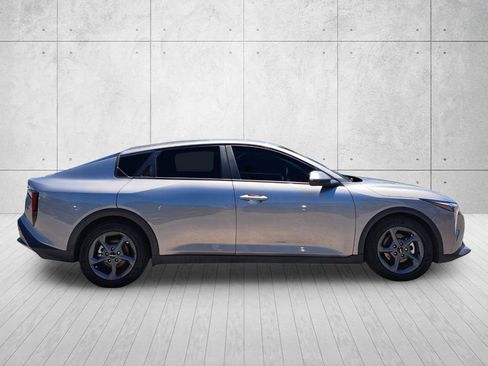 Used 2025 Kia K4 FWD image 3